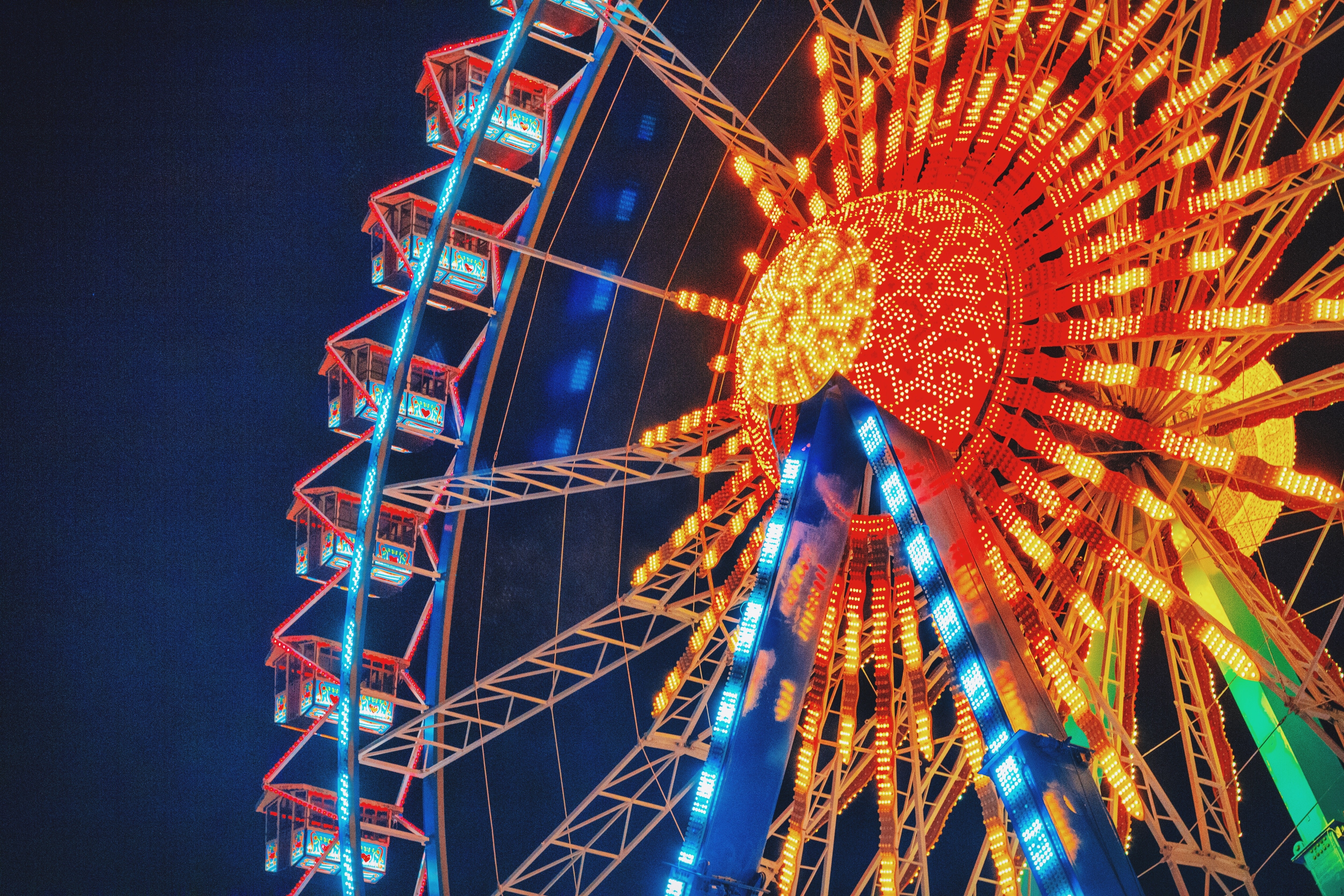 Ferris Wheel - Getty RF.jpg